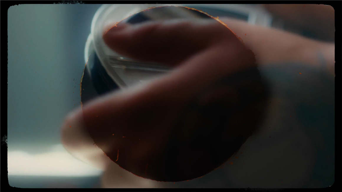 Blindusk 复古胶片打孔划痕薄膜燃烧过渡转场视频素材 Punch Hole Transitions 影视音频 第8张-素材湾丨精选海外优质设计素材资源 Blindusk 复古胶片打孔划痕薄膜燃烧过渡转场视频素材 Punch Hole Transitions 影视音频 sucaiwan.com