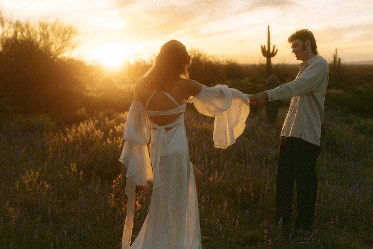 11款梦幻日落电影美学颗粒纹理胶片模拟婚礼情侣旅拍摄影照片LR预设 Meridian: Annie Morgan Saguaro Mobile 插件预设 第4张-素材湾丨精选海外优质设计素材资源 11款梦幻日落电影美学颗粒纹理胶片模拟婚礼情侣旅拍摄影照片LR预设 Meridian: Annie Morgan Saguaro Mobile 插件预设 sucaiwan.com