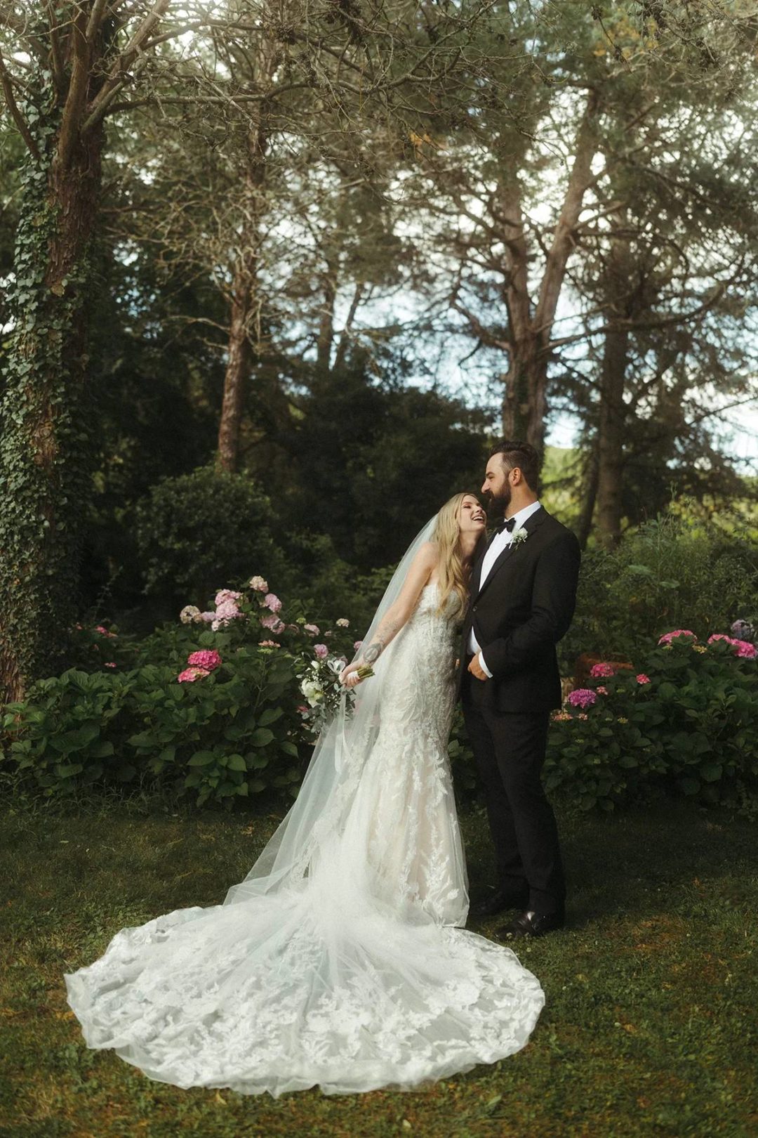 11款梦幻日落电影美学颗粒纹理胶片模拟婚礼情侣旅拍摄影照片LR预设 Meridian: Annie Morgan Saguaro Mobile 插件预设 第6张-素材湾丨精选海外优质设计素材资源 11款梦幻日落电影美学颗粒纹理胶片模拟婚礼情侣旅拍摄影照片LR预设 Meridian: Annie Morgan Saguaro Mobile 插件预设 sucaiwan.com