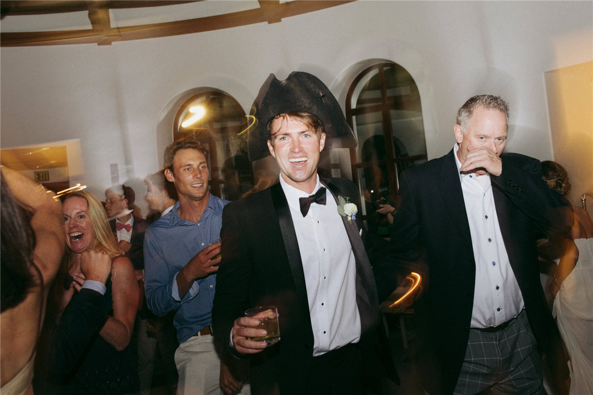 G-Presets Sydney Noelle 复古怀旧奶油色朦胧美学婚礼旅拍人像摄影LR调色预设 , 第2张-素材湾丨精选海外优质设计素材资源 G-Presets Sydney Noelle 复古怀旧奶油色朦胧美学婚礼旅拍人像摄影LR调色预设 , sucaiwan.com