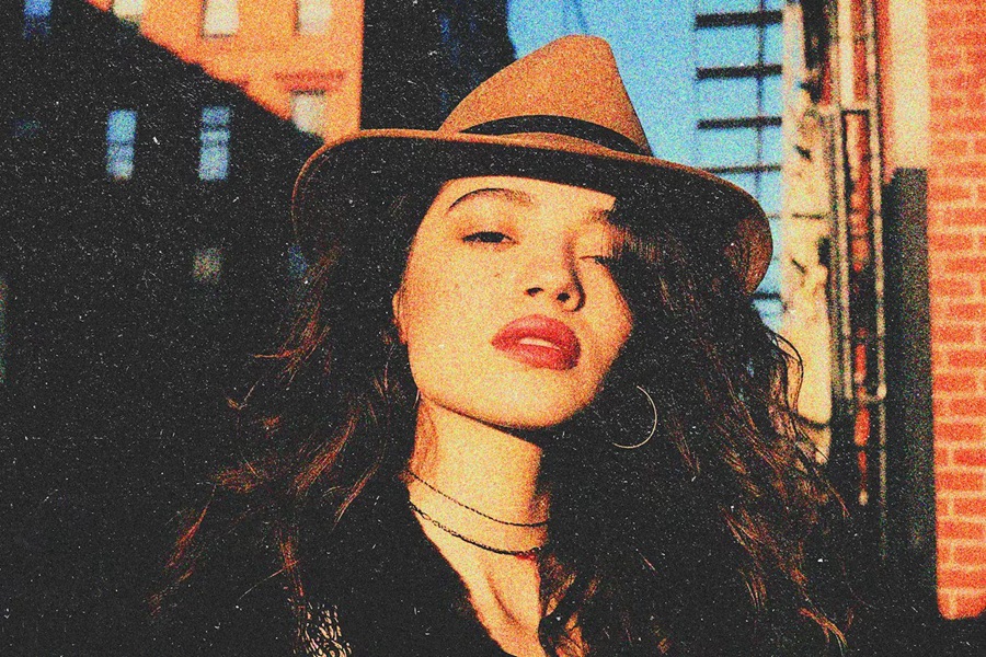 复古怀旧老照片灰尘划痕杂点纹理效果PS特效滤镜插件样机模板素材 Retro Noise Photo Effect 插件预设 第2张-素材湾丨精选海外优质设计素材资源 复古怀旧老照片灰尘划痕杂点纹理效果PS特效滤镜插件样机模板素材 Retro Noise Photo Effect 插件预设 sucaiwan.com