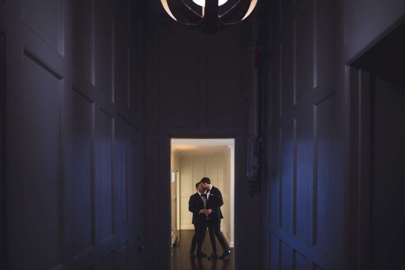 40款粉色橙色光晕效果情侣户外摄影照片调色Lightroom预设包 DVLOP – Tweaks And Leaks 插件预设 sucaiwan.com