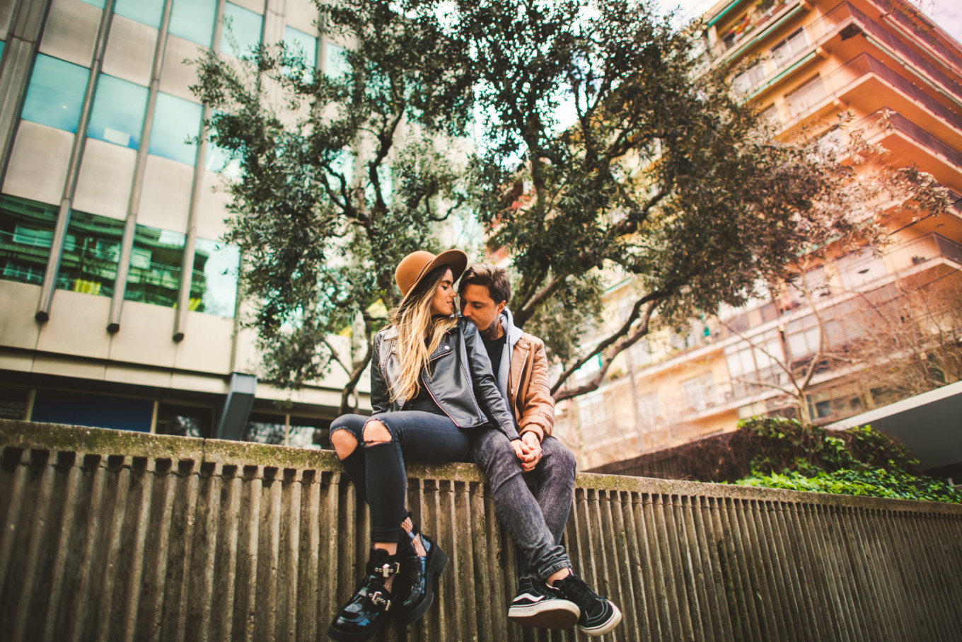 40款粉色橙色光晕效果情侣户外摄影照片调色Lightroom预设包 DVLOP – Tweaks And Leaks 插件预设 sucaiwan.com