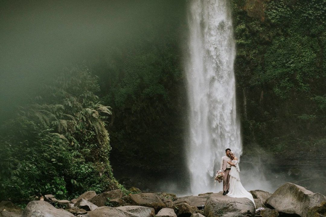 自然温暖色调肤色对比度情侣婚礼摄影照片调色Lightroom预设 Anni Graham – Yosemite Presets 插件预设 sucaiwan.com