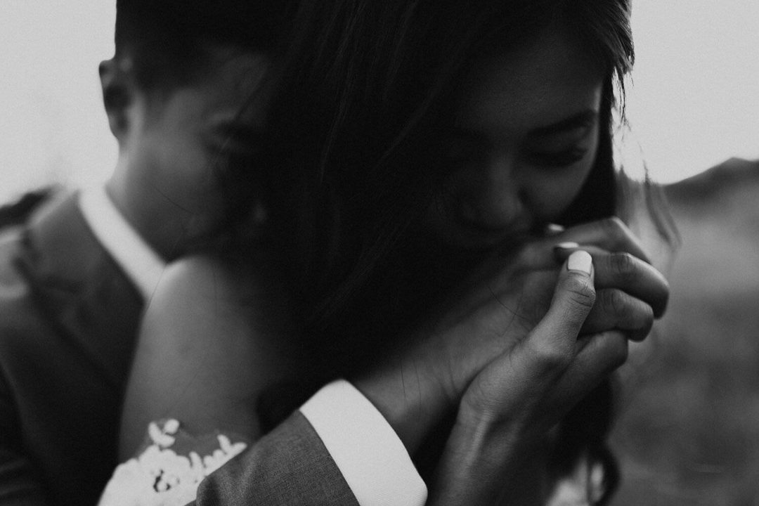 自然温暖色调肤色对比度情侣婚礼摄影照片调色Lightroom预设 Anni Graham – Yosemite Presets 插件预设 sucaiwan.com