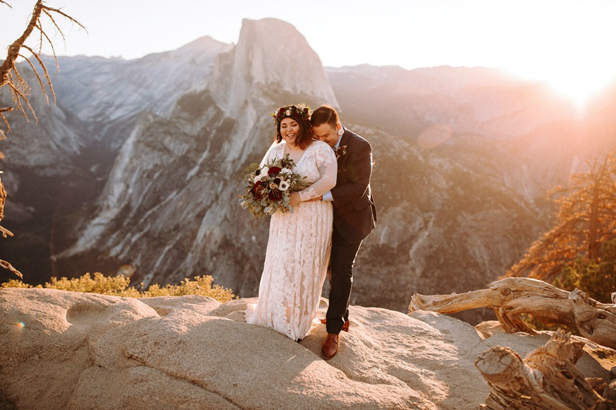 30组温暖橙色色调镜头光晕情侣婚礼户外摄影照片调色Lightroom预设包 Meridian – LLFx – Meg Loeks – Lens Flare V1 插件预设 第7张-素材湾丨精选海外优质设计素材资源 30组温暖橙色色调镜头光晕情侣婚礼户外摄影照片调色Lightroom预设包 Meridian – LLFx – Meg Loeks – Lens Flare V1 插件预设 sucaiwan.com