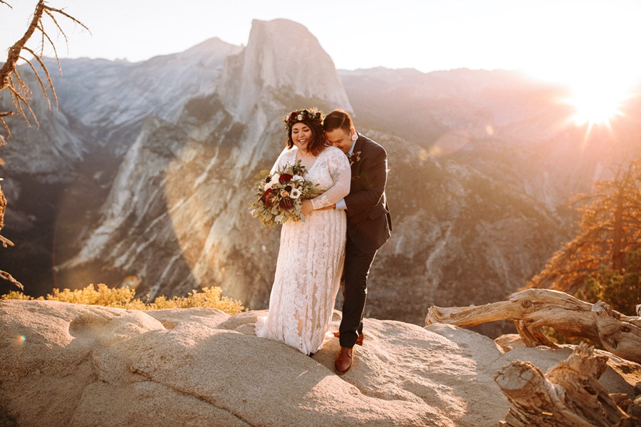 30组温暖橙色色调镜头光晕情侣婚礼户外摄影照片调色Lightroom预设包 Meridian – LLFx – Meg Loeks – Lens Flare V1 插件预设 第8张-素材湾丨精选海外优质设计素材资源 30组温暖橙色色调镜头光晕情侣婚礼户外摄影照片调色Lightroom预设包 Meridian – LLFx – Meg Loeks – Lens Flare V1 插件预设 sucaiwan.com