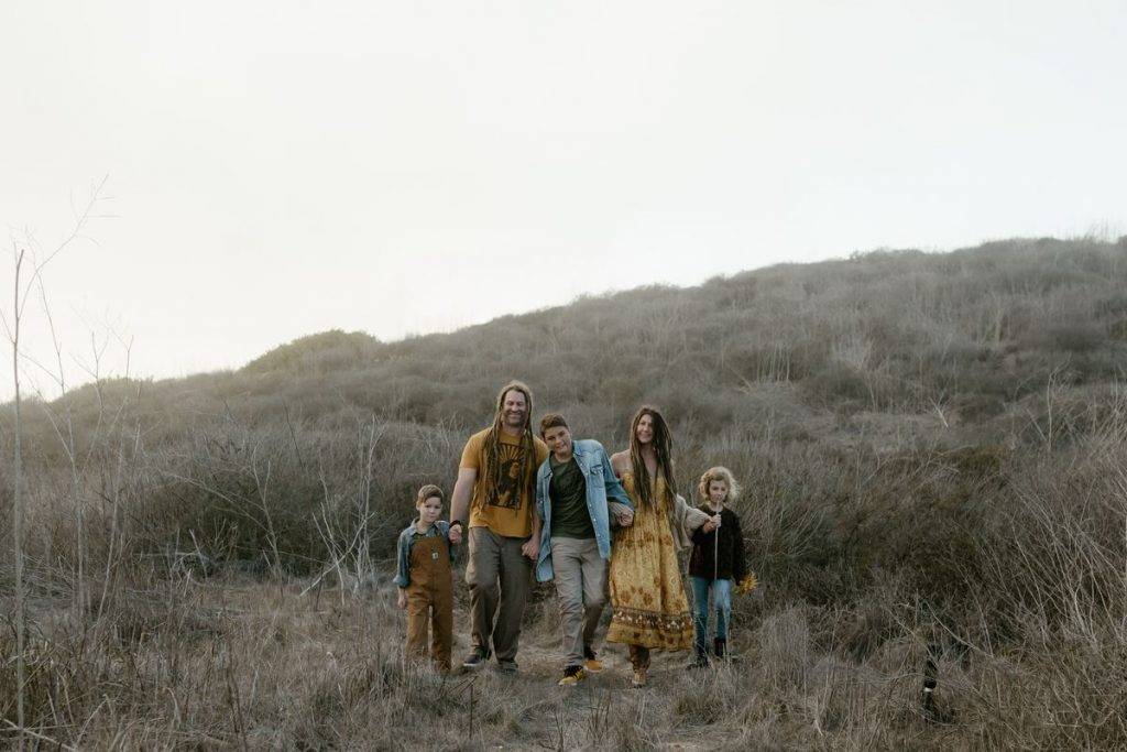 柔和色调暖色情侣婚礼家庭户外摄影照片调色Lightroom预设 Embrace Nation – Wanderlust Collection 插件预设 第2张-素材湾丨精选海外优质设计素材资源 柔和色调暖色情侣婚礼家庭户外摄影照片调色Lightroom预设 Embrace Nation – Wanderlust Collection 插件预设 sucaiwan.com