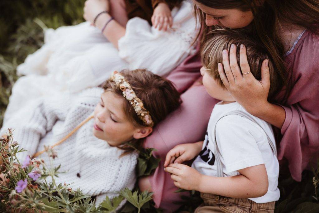 柔和色调暖色情侣婚礼家庭户外摄影照片调色Lightroom预设 Embrace Nation – Wanderlust Collection 插件预设 第5张-素材湾丨精选海外优质设计素材资源 柔和色调暖色情侣婚礼家庭户外摄影照片调色Lightroom预设 Embrace Nation – Wanderlust Collection 插件预设 sucaiwan.com