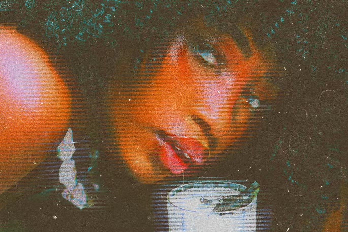 潮流酸性VHS信号故障模拟照片效果PS特效滤镜样机模板 Acid VHS Photo Effect 插件预设 第5张-素材湾丨精选海外优质设计素材资源 潮流酸性VHS信号故障模拟照片效果PS特效滤镜样机模板 Acid VHS Photo Effect 插件预设 sucaiwan.com