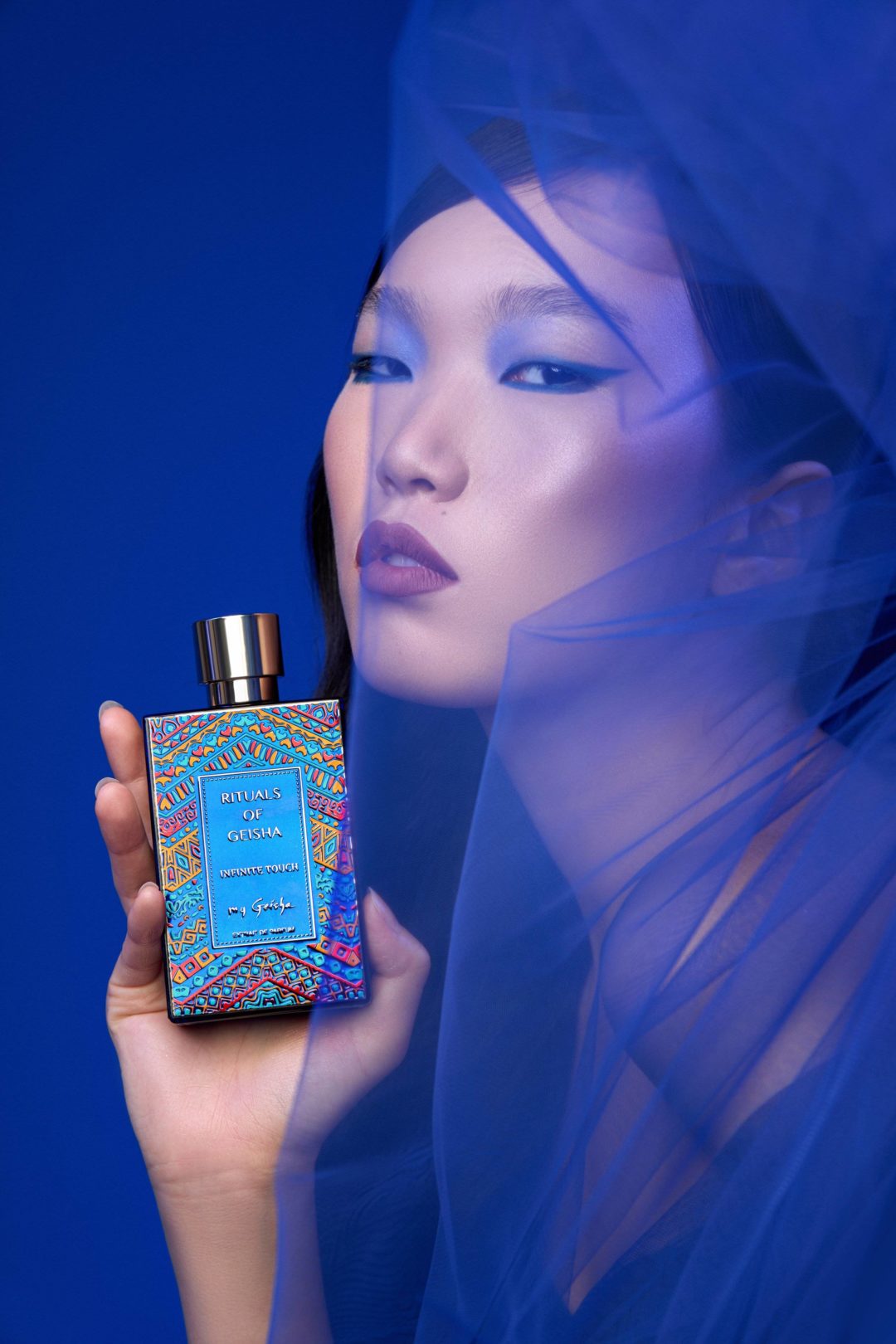 大师课程 女性化专业电商产品人物模特摄影后期修图视频教程 Crina Popescu – Fotografia de produs pe fundal alb & creativă 设计教程 第9张-素材湾丨精选海外优质设计素材资源 大师课程 女性化专业电商产品人物模特摄影后期修图视频教程 Crina Popescu – Fotografia de produs pe fundal alb & creativă 设计教程 sucaiwan.com