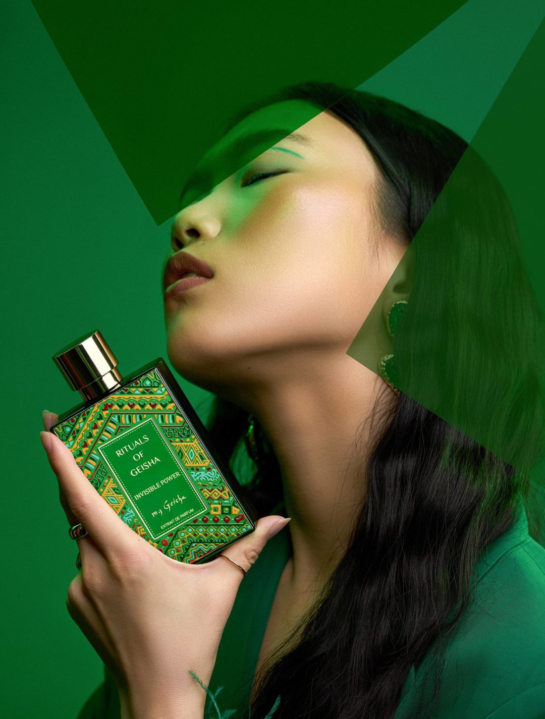 大师课程 女性化专业电商产品人物模特摄影后期修图视频教程 Crina Popescu – Fotografia de produs pe fundal alb & creativă 设计教程 第11张-素材湾丨精选海外优质设计素材资源 大师课程 女性化专业电商产品人物模特摄影后期修图视频教程 Crina Popescu – Fotografia de produs pe fundal alb & creativă 设计教程 sucaiwan.com