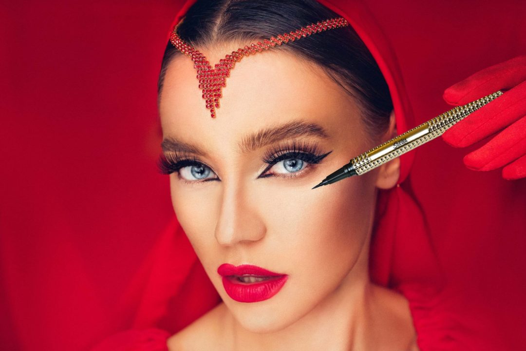 大师课程 女性化专业电商产品人物模特摄影后期修图视频教程 Crina Popescu – Fotografia de produs pe fundal alb & creativă 设计教程 第16张-素材湾丨精选海外优质设计素材资源 大师课程 女性化专业电商产品人物模特摄影后期修图视频教程 Crina Popescu – Fotografia de produs pe fundal alb & creativă 设计教程 sucaiwan.com