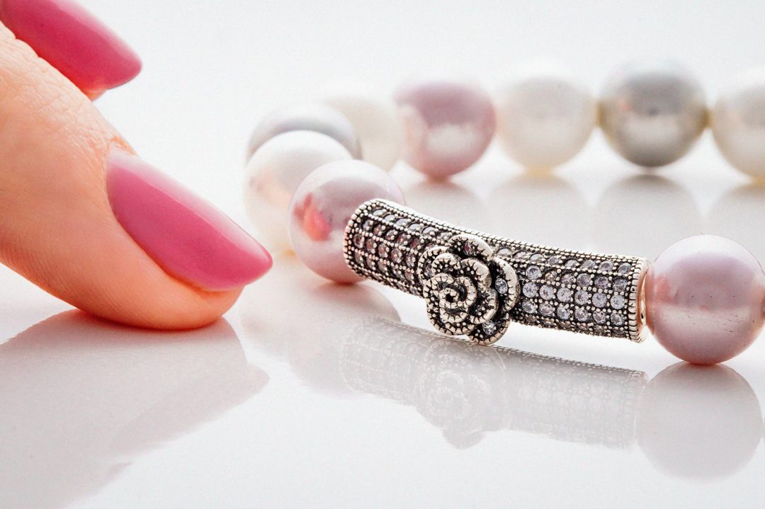 大师课程 女性化专业电商产品人物模特摄影后期修图视频教程 Crina Popescu – Fotografia de produs pe fundal alb & creativă 设计教程 第22张-素材湾丨精选海外优质设计素材资源 大师课程 女性化专业电商产品人物模特摄影后期修图视频教程 Crina Popescu – Fotografia de produs pe fundal alb & creativă 设计教程 sucaiwan.com