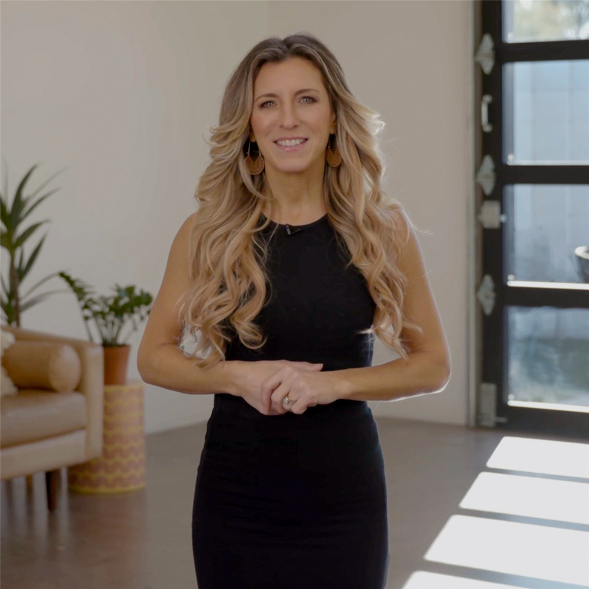 大师课程:如何掌握不同时段自然光摄影场景课程 The Natural Light Masterclass by Nikki Closser 设计教程 第4张-素材湾丨精选海外优质设计素材资源 大师课程:如何掌握不同时段自然光摄影场景课程 The Natural Light Masterclass by Nikki Closser 设计教程 sucaiwan.com