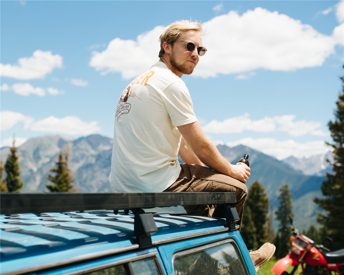 Forrest Mankins 14个复古电影风格情绪色调模拟胶片LR预设 FM Vintage Lightroom Presets 插件预设 第11张-素材湾丨精选海外优质设计素材资源 Forrest Mankins 14个复古电影风格情绪色调模拟胶片LR预设 FM Vintage Lightroom Presets 插件预设 sucaiwan.com