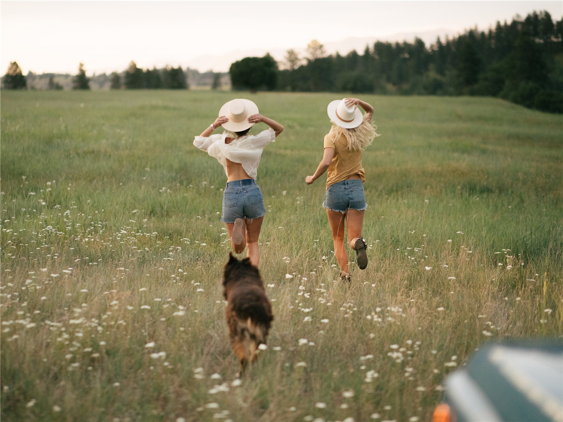 Forrest Mankins 14个复古电影风格情绪色调模拟胶片LR预设 FM Vintage Lightroom Presets 插件预设 第13张-素材湾丨精选海外优质设计素材资源 Forrest Mankins 14个复古电影风格情绪色调模拟胶片LR预设 FM Vintage Lightroom Presets 插件预设 sucaiwan.com