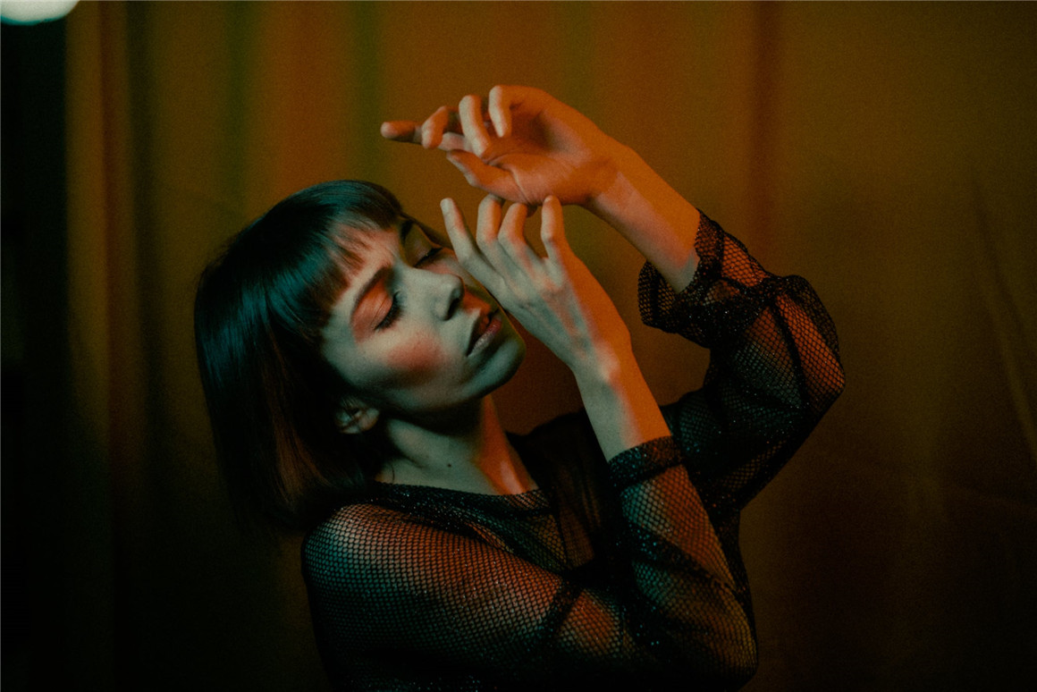 TCP 90年代复古朋克嘻哈风格16mm胶片美学LR调色预设包 CineStock 16mm Edition 插件预设 第5张-素材湾丨精选海外优质设计素材资源 TCP 90年代复古朋克嘻哈风格16mm胶片美学LR调色预设包 CineStock 16mm Edition 插件预设 sucaiwan.com