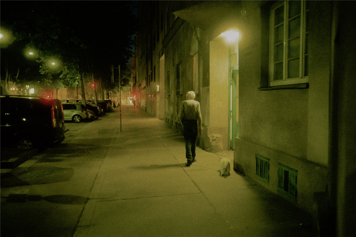 TCP 90年代复古朋克嘻哈风格16mm胶片美学LR调色预设包 CineStock 16mm Edition 插件预设 第9张-素材湾丨精选海外优质设计素材资源 TCP 90年代复古朋克嘻哈风格16mm胶片美学LR调色预设包 CineStock 16mm Edition 插件预设 sucaiwan.com