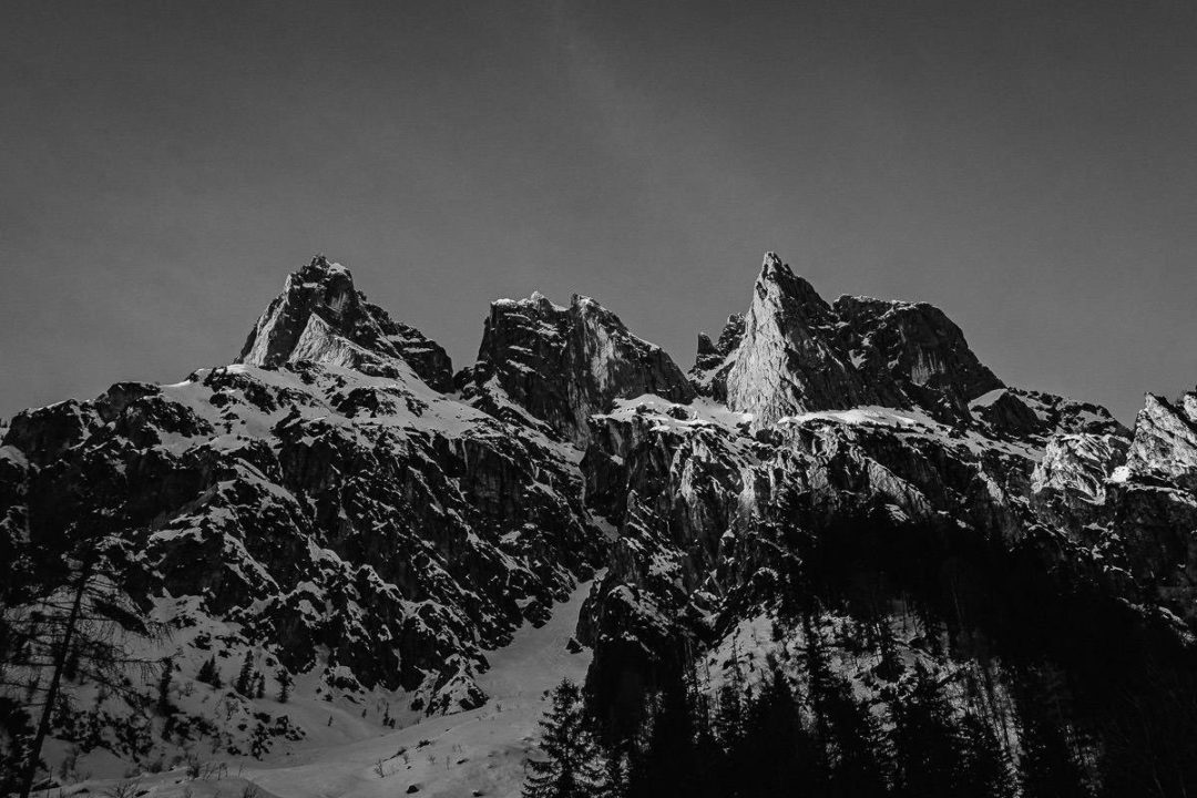 英伦欧风温暖棕色调情侣婚礼户外摄影照片调色Lightroom预设 Tho Pack Moody Presets and Profiles 插件预设 第17张-素材湾丨精选海外优质设计素材资源 英伦欧风温暖棕色调情侣婚礼户外摄影照片调色Lightroom预设 Tho Pack Moody Presets and Profiles 插件预设 sucaiwan.com