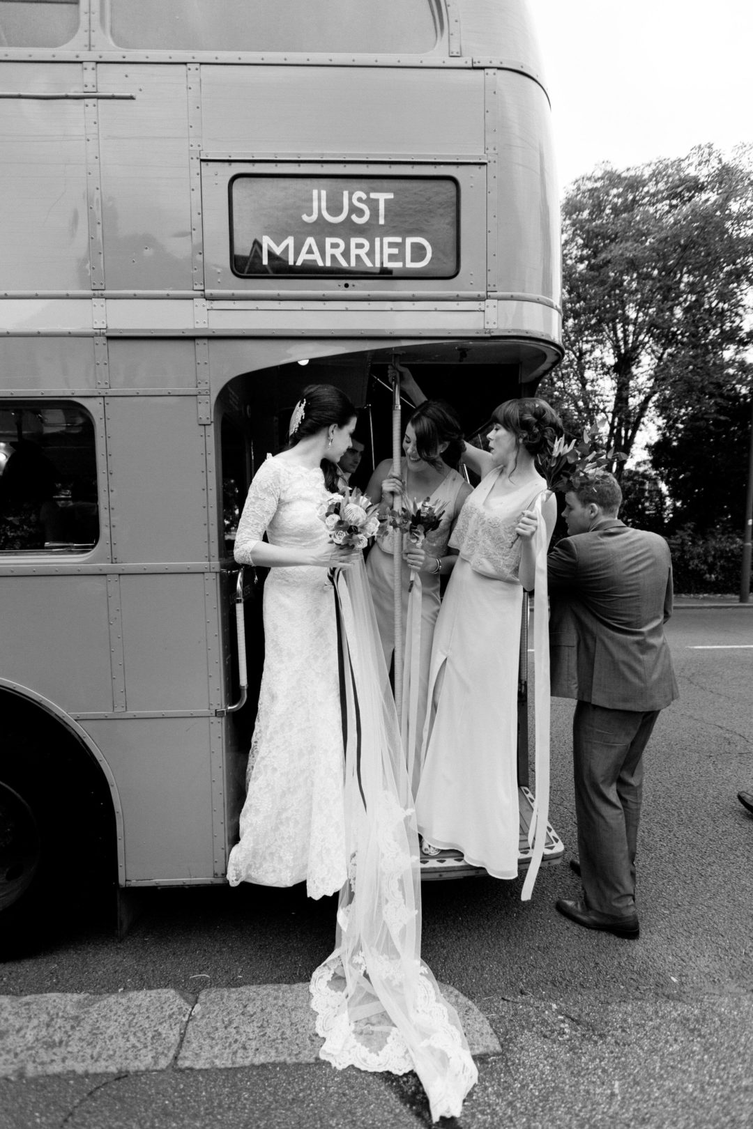 复古电影质感富士胶片模拟婚礼照片调色Lightroom预设 Jamie Windsor – JW Lightroom Presets 5 – Fujifilm 插件预设 第20张-素材湾丨精选海外优质设计素材资源 复古电影质感富士胶片模拟婚礼照片调色Lightroom预设 Jamie Windsor – JW Lightroom Presets 5 – Fujifilm 插件预设 sucaiwan.com