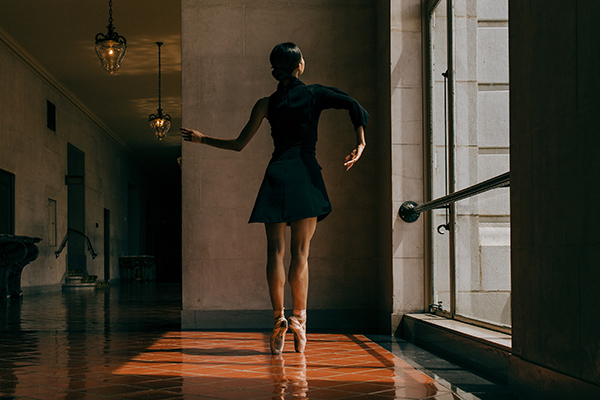 情绪化复古欧风电影美学棕色婚礼肖像人物皮肤调色Lightroom预设 DVLOP – Nirav Patel – LOTUS Presets and Workshop 插件预设 第12张-素材湾丨精选海外优质设计素材资源 情绪化复古欧风电影美学棕色婚礼肖像人物皮肤调色Lightroom预设 DVLOP – Nirav Patel – LOTUS Presets and Workshop 插件预设 sucaiwan.com