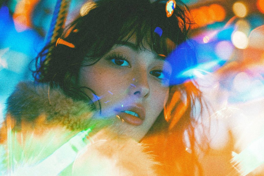 迷幻棱镜反射漏光颗粒纹理照片效果人像照片PS特效样机模板 Retro Lights Photo Effect 插件预设 第3张-素材湾丨精选海外优质设计素材资源 迷幻棱镜反射漏光颗粒纹理照片效果人像照片PS特效样机模板 Retro Lights Photo Effect 插件预设 sucaiwan.com