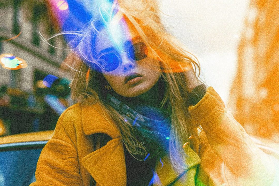 迷幻棱镜反射漏光颗粒纹理照片效果人像照片PS特效样机模板 Retro Lights Photo Effect 插件预设 第7张-素材湾丨精选海外优质设计素材资源 迷幻棱镜反射漏光颗粒纹理照片效果人像照片PS特效样机模板 Retro Lights Photo Effect 插件预设 sucaiwan.com