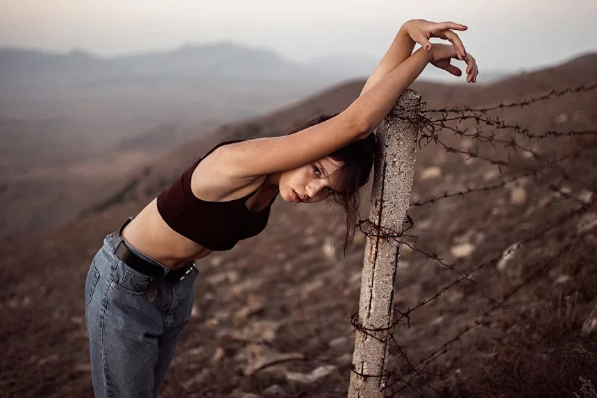 电影外观褐色人物肖像摄影照片调色Lightroom预设 Marat Safin – Gala – Lightroom Preset Pack 插件预设 第2张-素材湾丨精选海外优质设计素材资源 电影外观褐色人物肖像摄影照片调色Lightroom预设 Marat Safin – Gala – Lightroom Preset Pack 插件预设 sucaiwan.com