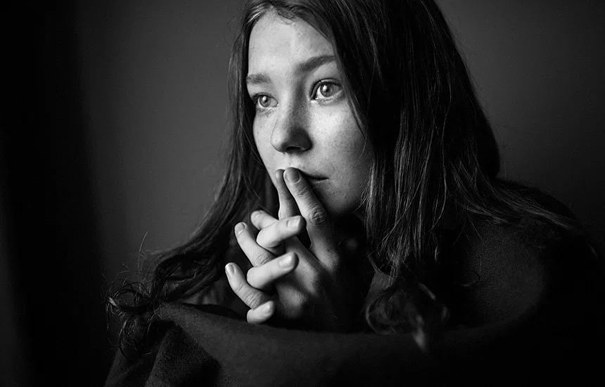 电影外观褐色人物肖像摄影照片调色Lightroom预设 Marat Safin – Gala – Lightroom Preset Pack 插件预设 第8张-素材湾丨精选海外优质设计素材资源 电影外观褐色人物肖像摄影照片调色Lightroom预设 Marat Safin – Gala – Lightroom Preset Pack 插件预设 sucaiwan.com