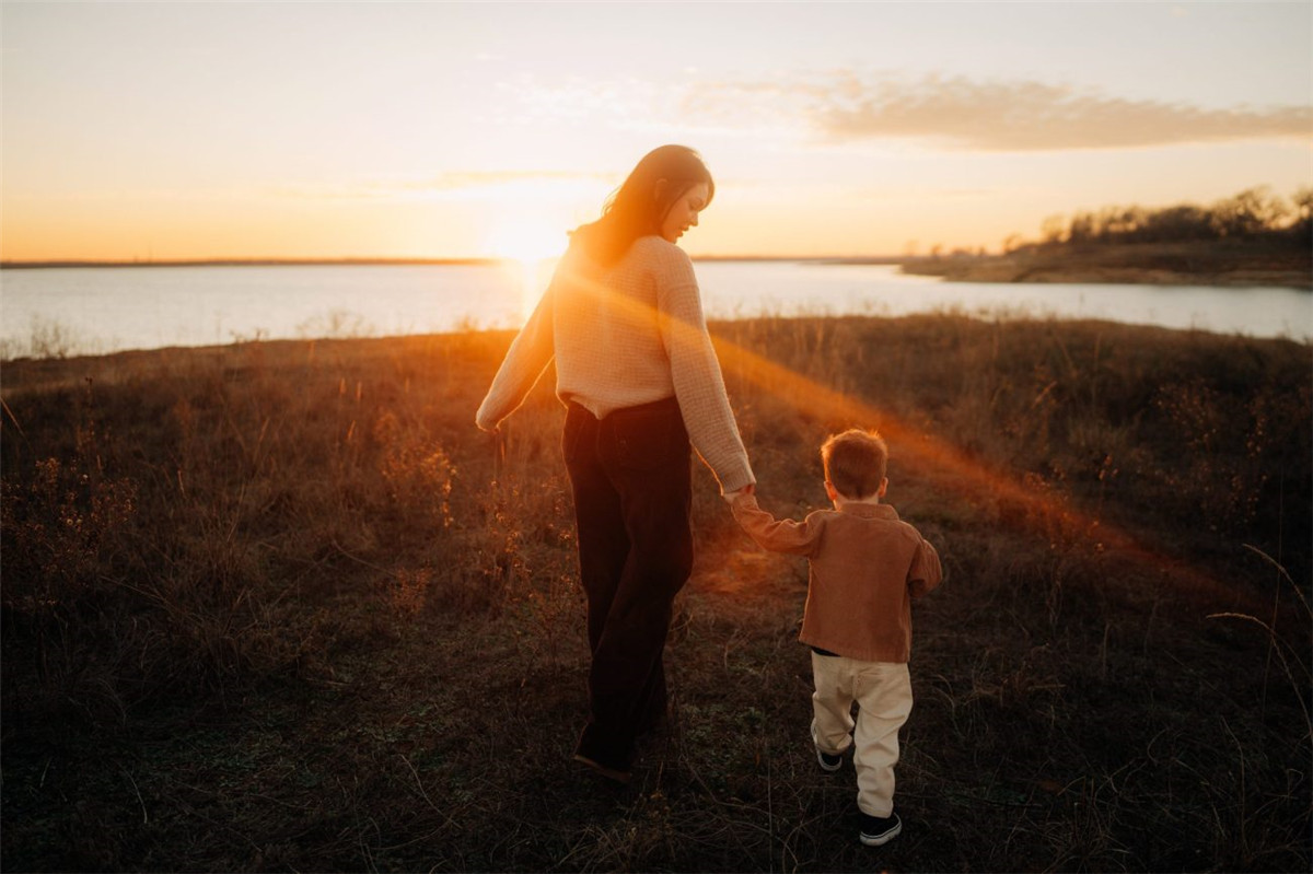 梦幻日落电影美学金盏花系列母婴户外摄影照片LR预设 Awandering Tribe - Marigold Collection , 第3张-素材湾丨精选海外优质设计素材资源 梦幻日落电影美学金盏花系列母婴户外摄影照片LR预设 Awandering Tribe - Marigold Collection , sucaiwan.com