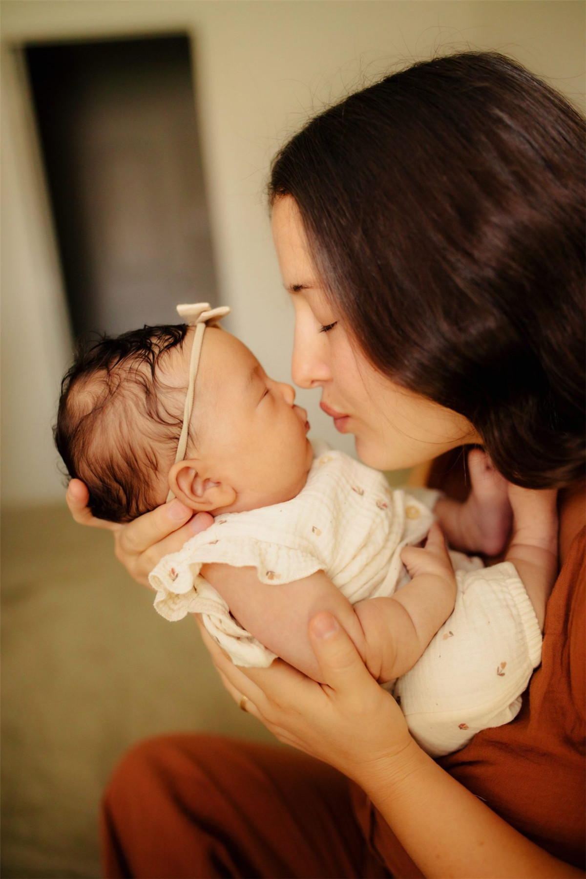 梦幻日落电影美学金盏花系列母婴户外摄影照片LR预设 Awandering Tribe - Marigold Collection , 第12张-素材湾丨精选海外优质设计素材资源 梦幻日落电影美学金盏花系列母婴户外摄影照片LR预设 Awandering Tribe - Marigold Collection , sucaiwan.com