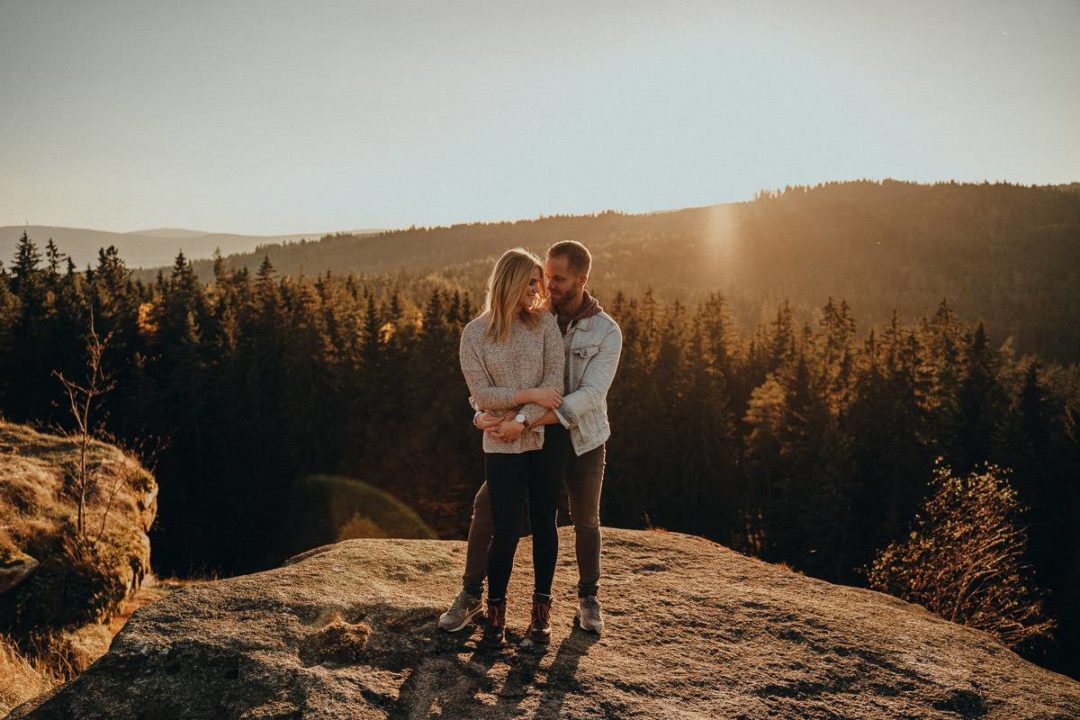 英伦欧风温暖棕色调情侣婚礼户外摄影照片调色Lightroom预设 Tho Pack Moody Presets and Profiles 插件预设 第4张-素材湾丨精选海外优质设计素材资源 英伦欧风温暖棕色调情侣婚礼户外摄影照片调色Lightroom预设 Tho Pack Moody Presets and Profiles 插件预设 sucaiwan.com