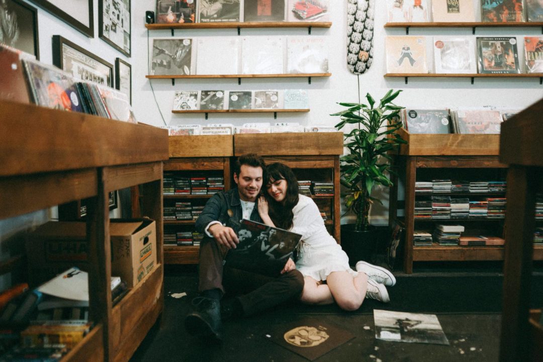 情绪化电影质感复古怀旧人物照片皮肤调色Lightroom预设包 G-Presets – Deidre and Jon Presets 插件预设 第33张-素材湾丨精选海外优质设计素材资源 情绪化电影质感复古怀旧人物照片皮肤调色Lightroom预设包 G-Presets – Deidre and Jon Presets 插件预设 sucaiwan.com