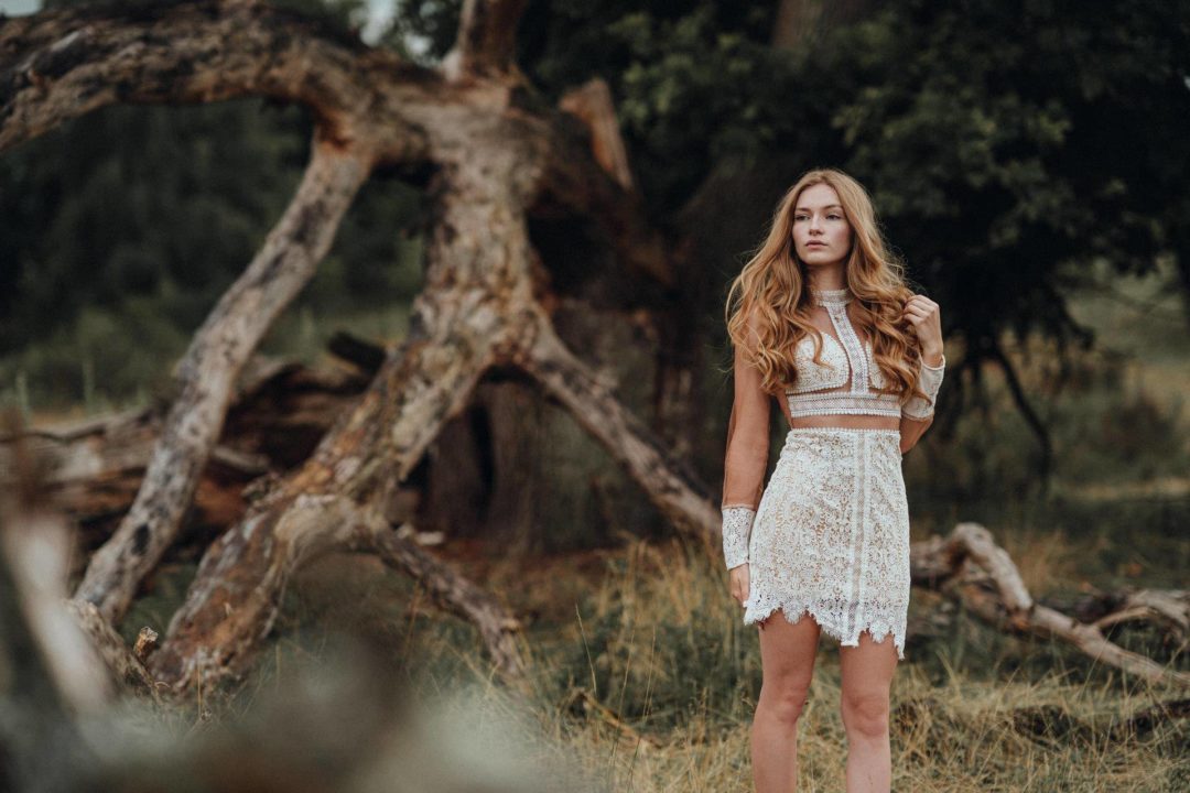 英伦欧风温暖棕色调情侣婚礼户外摄影照片调色Lightroom预设 Tho Pack Moody Presets and Profiles 插件预设 第2张-素材湾丨精选海外优质设计素材资源 英伦欧风温暖棕色调情侣婚礼户外摄影照片调色Lightroom预设 Tho Pack Moody Presets and Profiles 插件预设 sucaiwan.com