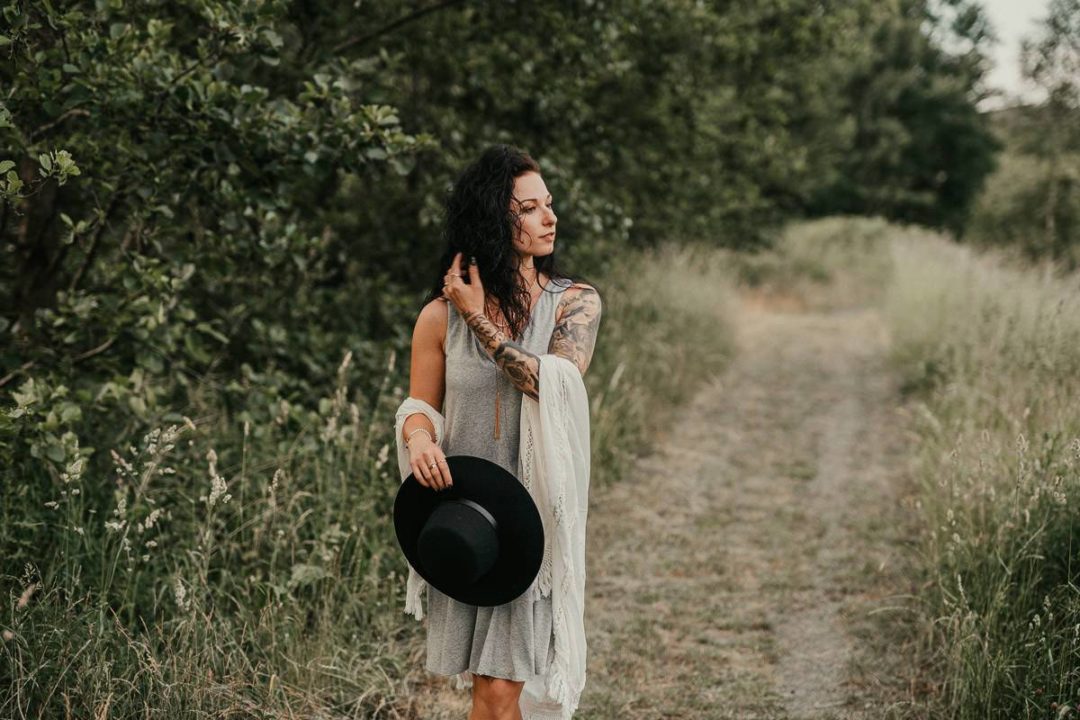 英伦欧风温暖棕色调情侣婚礼户外摄影照片调色Lightroom预设 Tho Pack Moody Presets and Profiles 插件预设 第20张-素材湾丨精选海外优质设计素材资源 英伦欧风温暖棕色调情侣婚礼户外摄影照片调色Lightroom预设 Tho Pack Moody Presets and Profiles 插件预设 sucaiwan.com