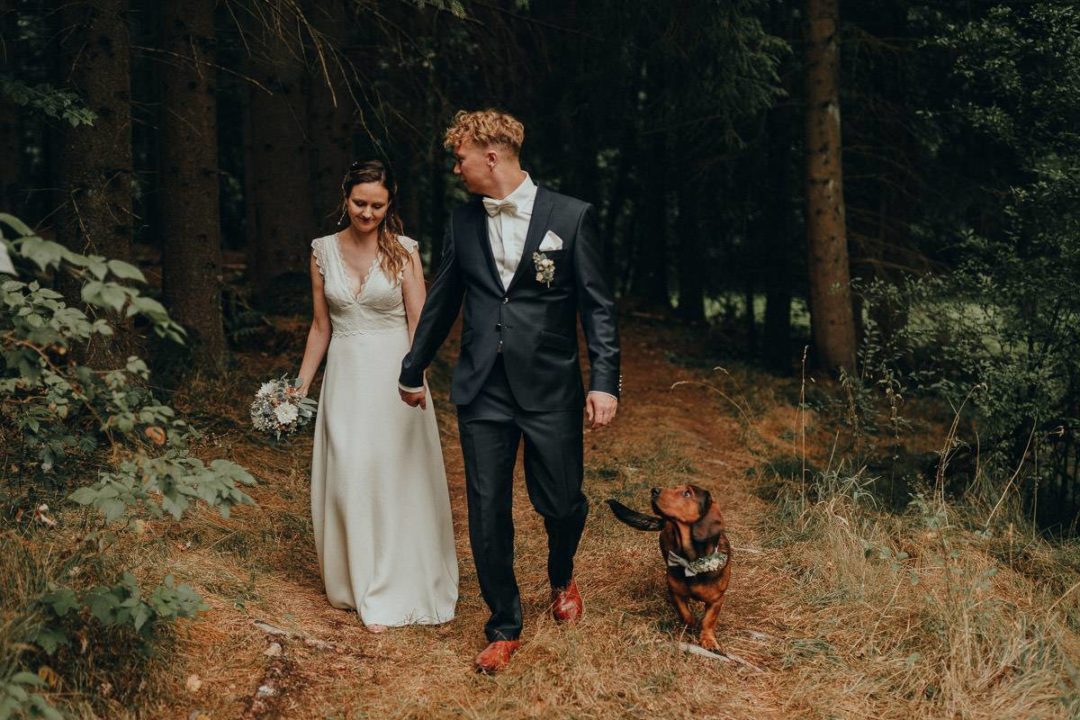 英伦欧风温暖棕色调情侣婚礼户外摄影照片调色Lightroom预设 Tho Pack Moody Presets and Profiles 插件预设 第3张-素材湾丨精选海外优质设计素材资源 英伦欧风温暖棕色调情侣婚礼户外摄影照片调色Lightroom预设 Tho Pack Moody Presets and Profiles 插件预设 sucaiwan.com