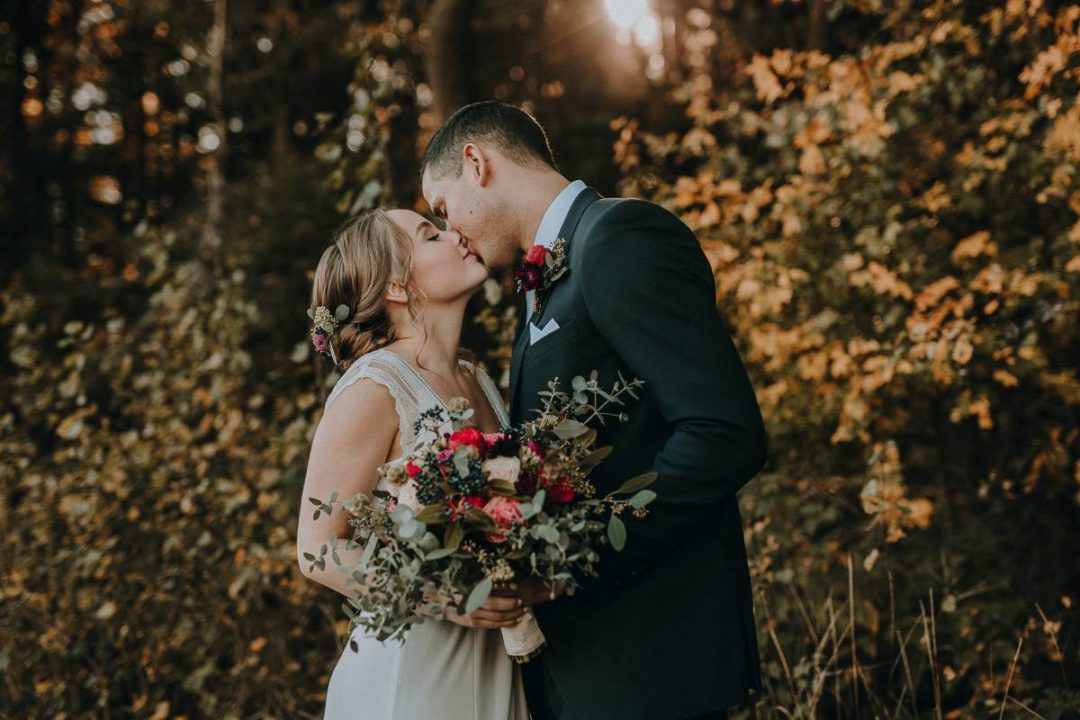 英伦欧风温暖棕色调情侣婚礼户外摄影照片调色Lightroom预设 Tho Pack Moody Presets and Profiles 插件预设 第8张-素材湾丨精选海外优质设计素材资源 英伦欧风温暖棕色调情侣婚礼户外摄影照片调色Lightroom预设 Tho Pack Moody Presets and Profiles 插件预设 sucaiwan.com