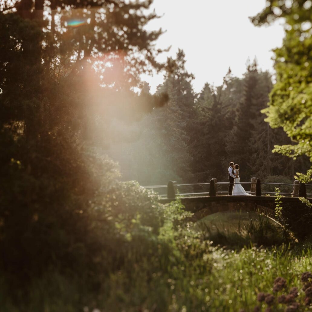 电影外观温暖蓝色调婚礼照片调色Lightroom预设 Sven Malojlo – SMAL WILD PRESETS 插件预设 第15张-素材湾丨精选海外优质设计素材资源 电影外观温暖蓝色调婚礼照片调色Lightroom预设 Sven Malojlo – SMAL WILD PRESETS 插件预设 sucaiwan.com