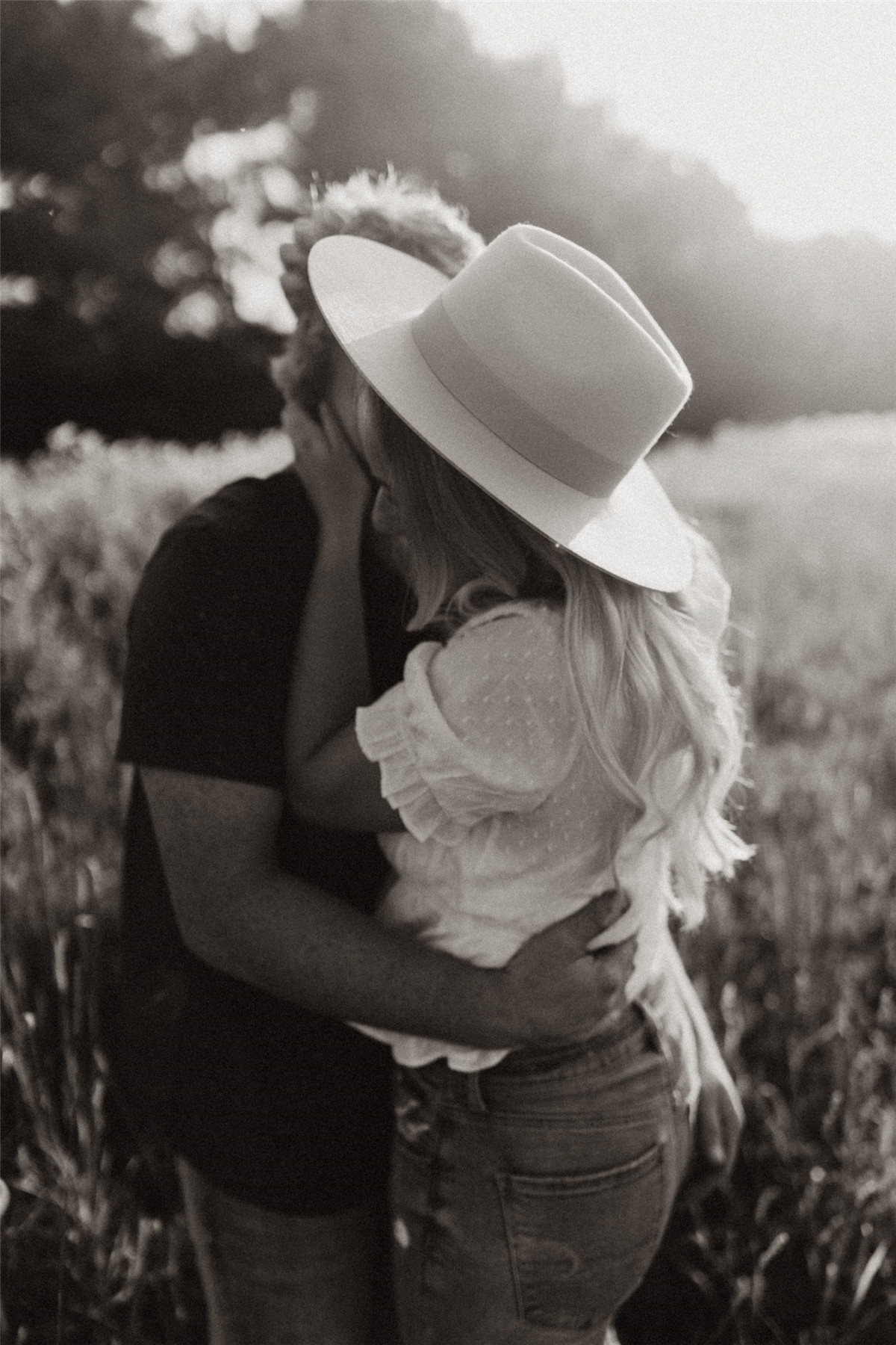 复古浪漫爱意温暖日光美学电影感旅行摄影照片调色LR预设 GPresets RACHEL TRAXLER PRESETS , 第13张-素材湾丨精选海外优质设计素材资源 复古浪漫爱意温暖日光美学电影感旅行摄影照片调色LR预设 GPresets RACHEL TRAXLER PRESETS , sucaiwan.com