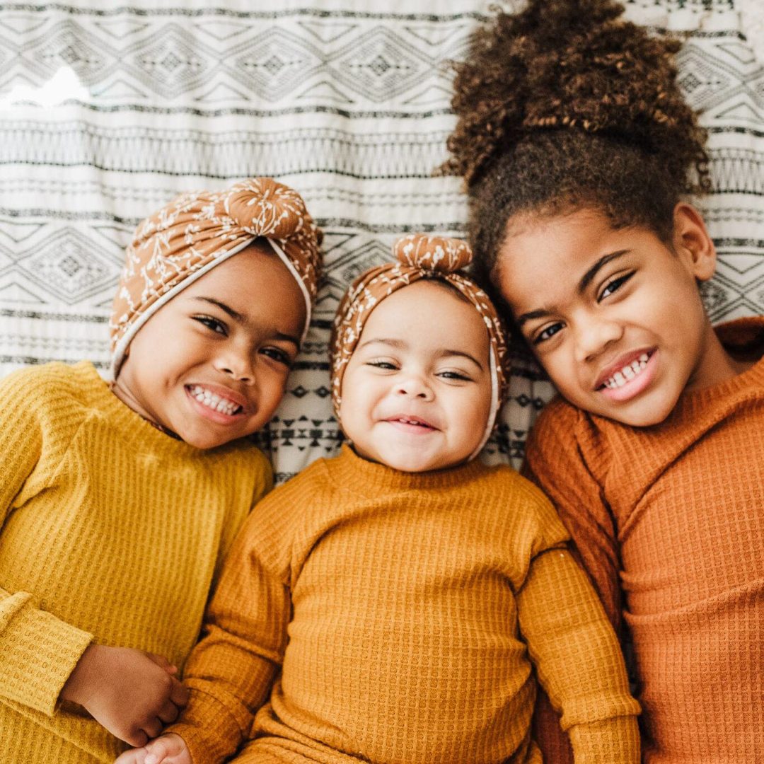 真实活力温暖色调橙色情侣婚礼照片调色Lightroom预设 Sven Malojlo – Unblemished Presets and Helpers 插件预设 第2张-素材湾丨精选海外优质设计素材资源 真实活力温暖色调橙色情侣婚礼照片调色Lightroom预设 Sven Malojlo – Unblemished Presets and Helpers 插件预设 sucaiwan.com