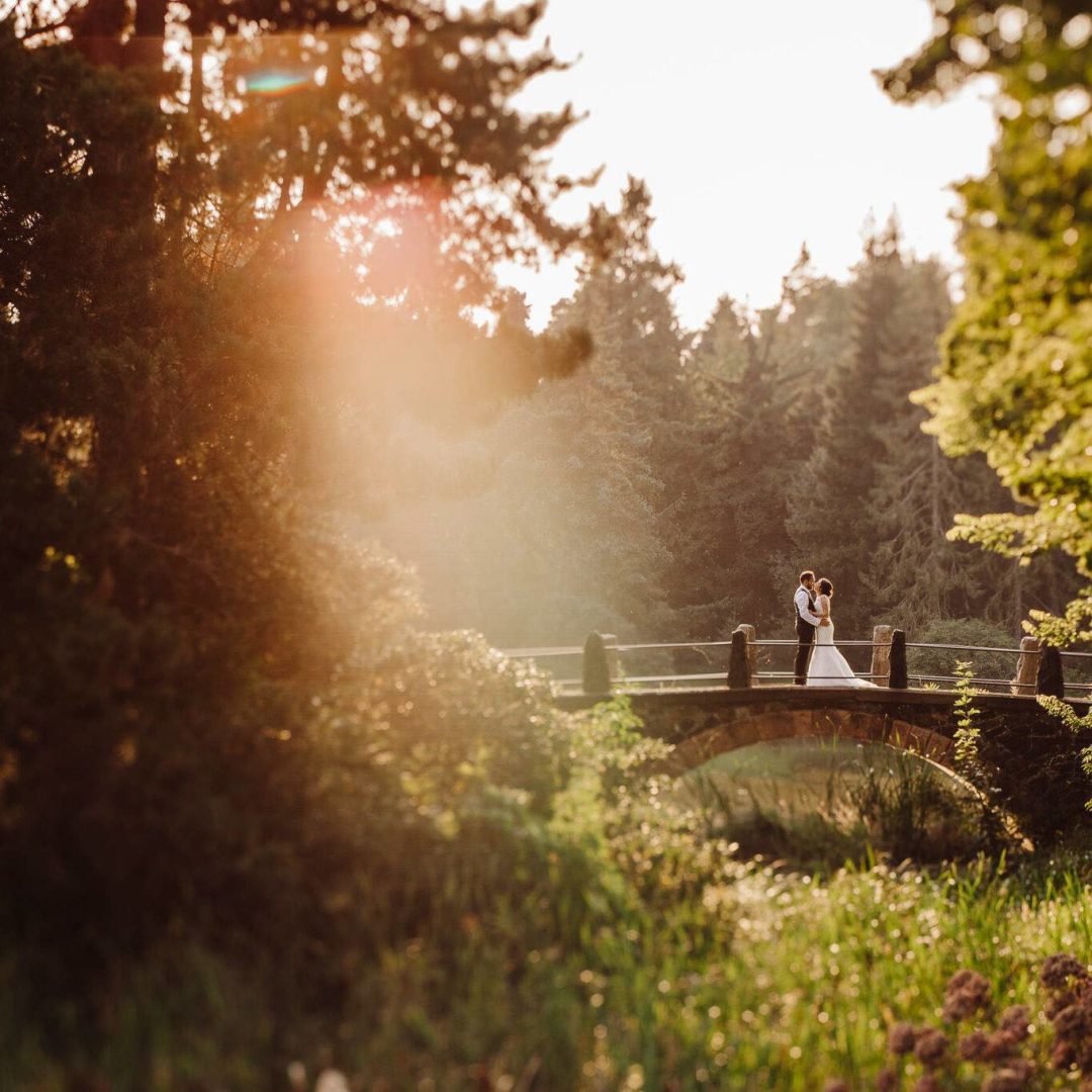 真实活力温暖色调橙色情侣婚礼照片调色Lightroom预设 Sven Malojlo – Unblemished Presets and Helpers 插件预设 第13张-素材湾丨精选海外优质设计素材资源 真实活力温暖色调橙色情侣婚礼照片调色Lightroom预设 Sven Malojlo – Unblemished Presets and Helpers 插件预设 sucaiwan.com