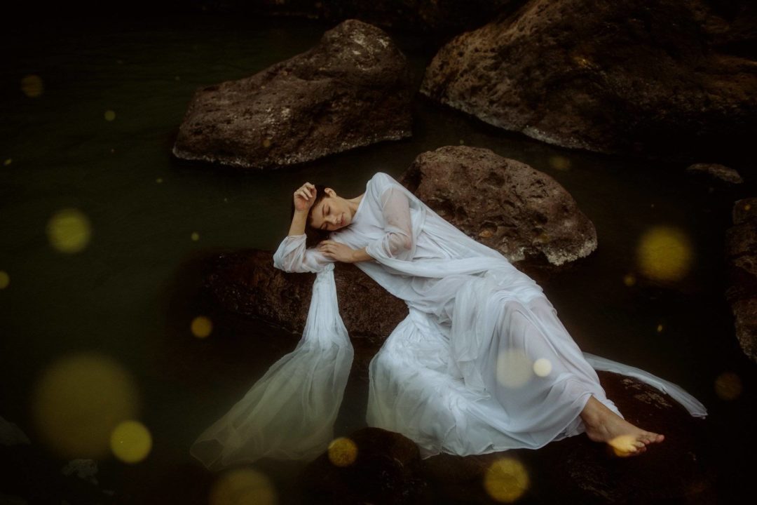 情绪化沙红色浅绿色婚礼照片调色工具Lightroom预设 Archipelago Quest 39 – Driftwood 插件预设 第2张-素材湾丨精选海外优质设计素材资源 情绪化沙红色浅绿色婚礼照片调色工具Lightroom预设 Archipelago Quest 39 – Driftwood 插件预设 sucaiwan.com