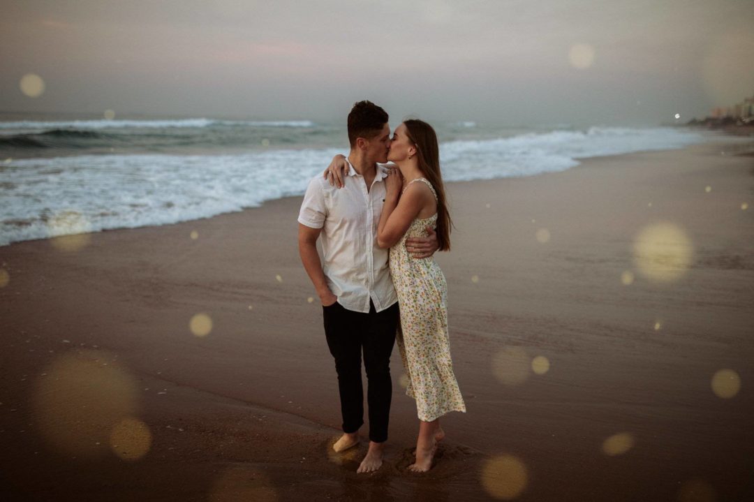 情绪化沙红色浅绿色婚礼照片调色工具Lightroom预设 Archipelago Quest 39 – Driftwood 插件预设 第4张-素材湾丨精选海外优质设计素材资源 情绪化沙红色浅绿色婚礼照片调色工具Lightroom预设 Archipelago Quest 39 – Driftwood 插件预设 sucaiwan.com