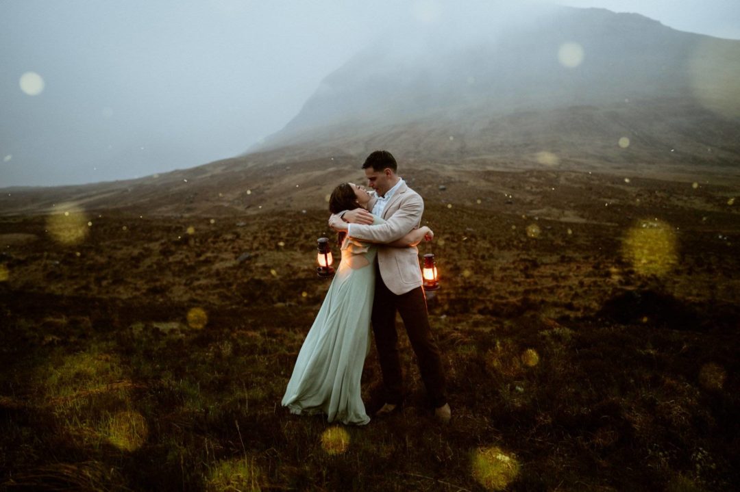 情绪化沙红色浅绿色婚礼照片调色工具Lightroom预设 Archipelago Quest 39 – Driftwood 插件预设 第3张-素材湾丨精选海外优质设计素材资源 情绪化沙红色浅绿色婚礼照片调色工具Lightroom预设 Archipelago Quest 39 – Driftwood 插件预设 sucaiwan.com