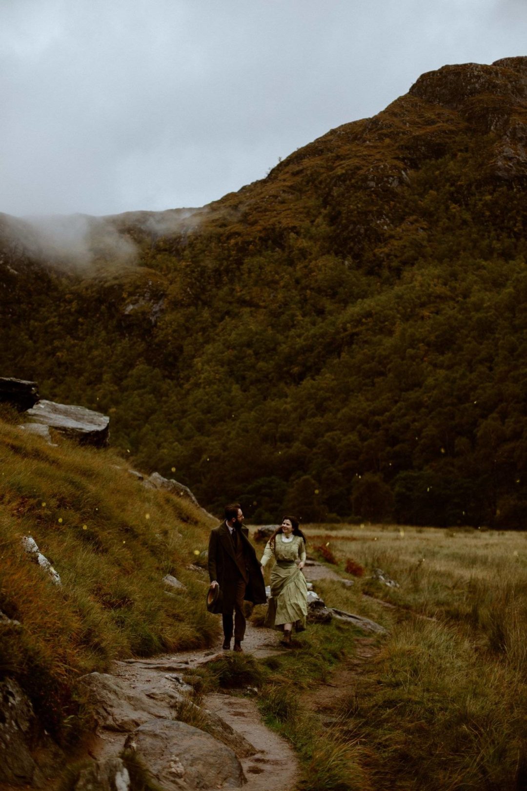 情绪化沙红色浅绿色婚礼照片调色工具Lightroom预设 Archipelago Quest 39 – Driftwood 插件预设 第7张-素材湾丨精选海外优质设计素材资源 情绪化沙红色浅绿色婚礼照片调色工具Lightroom预设 Archipelago Quest 39 – Driftwood 插件预设 sucaiwan.com