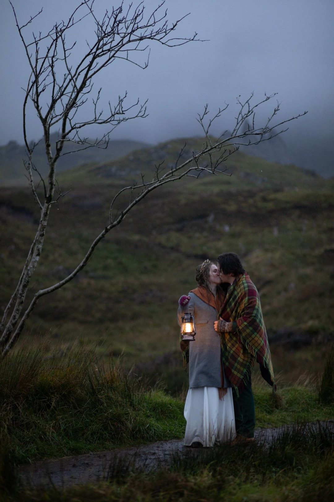 情绪化沙红色浅绿色婚礼照片调色工具Lightroom预设 Archipelago Quest 39 – Driftwood 插件预设 第16张-素材湾丨精选海外优质设计素材资源 情绪化沙红色浅绿色婚礼照片调色工具Lightroom预设 Archipelago Quest 39 – Driftwood 插件预设 sucaiwan.com