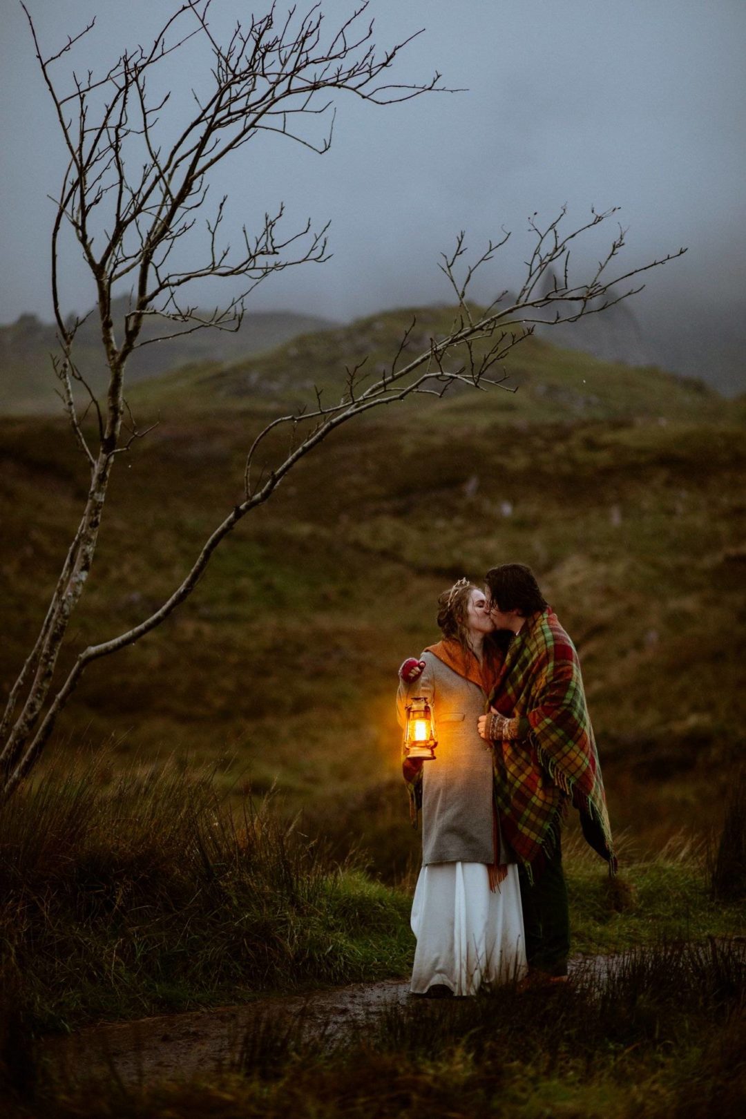 情绪化沙红色浅绿色婚礼照片调色工具Lightroom预设 Archipelago Quest 39 – Driftwood 插件预设 第17张-素材湾丨精选海外优质设计素材资源 情绪化沙红色浅绿色婚礼照片调色工具Lightroom预设 Archipelago Quest 39 – Driftwood 插件预设 sucaiwan.com