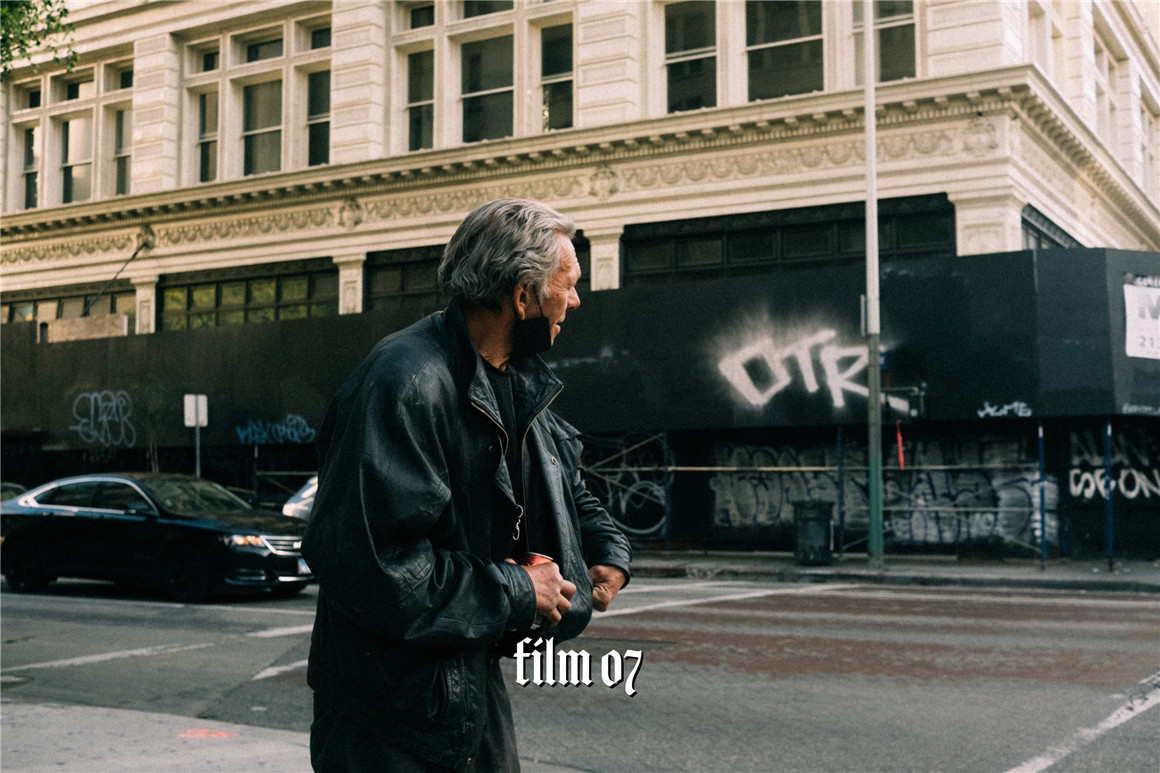 Serr 复古35mm真实电影胶片模拟颗粒光晕夜间弱光暗调场景夜景街拍人文纪实扫街摄影LR预设包 Film Texture 插件预设 第9张-素材湾丨精选海外优质设计素材资源 Serr 复古35mm真实电影胶片模拟颗粒光晕夜间弱光暗调场景夜景街拍人文纪实扫街摄影LR预设包 Film Texture 插件预设 sucaiwan.com