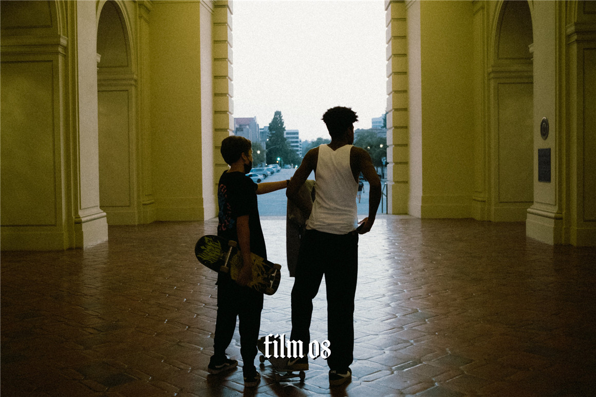 Serr 复古35mm真实电影胶片模拟颗粒光晕夜间弱光暗调场景夜景街拍人文纪实扫街摄影LR预设包 Film Texture 插件预设 第10张-素材湾丨精选海外优质设计素材资源 Serr 复古35mm真实电影胶片模拟颗粒光晕夜间弱光暗调场景夜景街拍人文纪实扫街摄影LR预设包 Film Texture 插件预设 sucaiwan.com